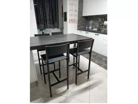 Lot de 2 tabourets noirs modernes et confortables, hauteur d'assise 67 cm, mod. LIGNANO par Yelloo