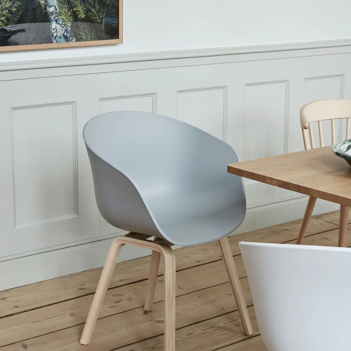 HAY - About A Chair AAC 22, Eiche lackiert / concrete grey 2.0 (Kunststoffgleiter)
