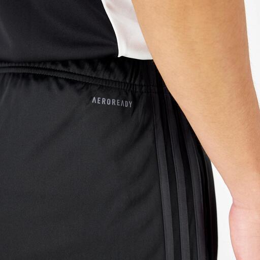 Calção do terceiro uniforme do Real Madrid 23/24