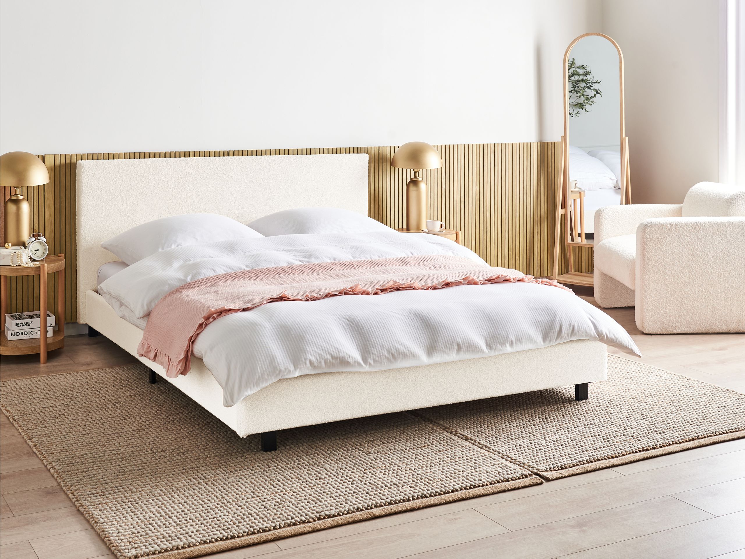 Beliani - ALBI - Tweepersoonsbed - Off-white - 160 x 200 cm - Bouclé