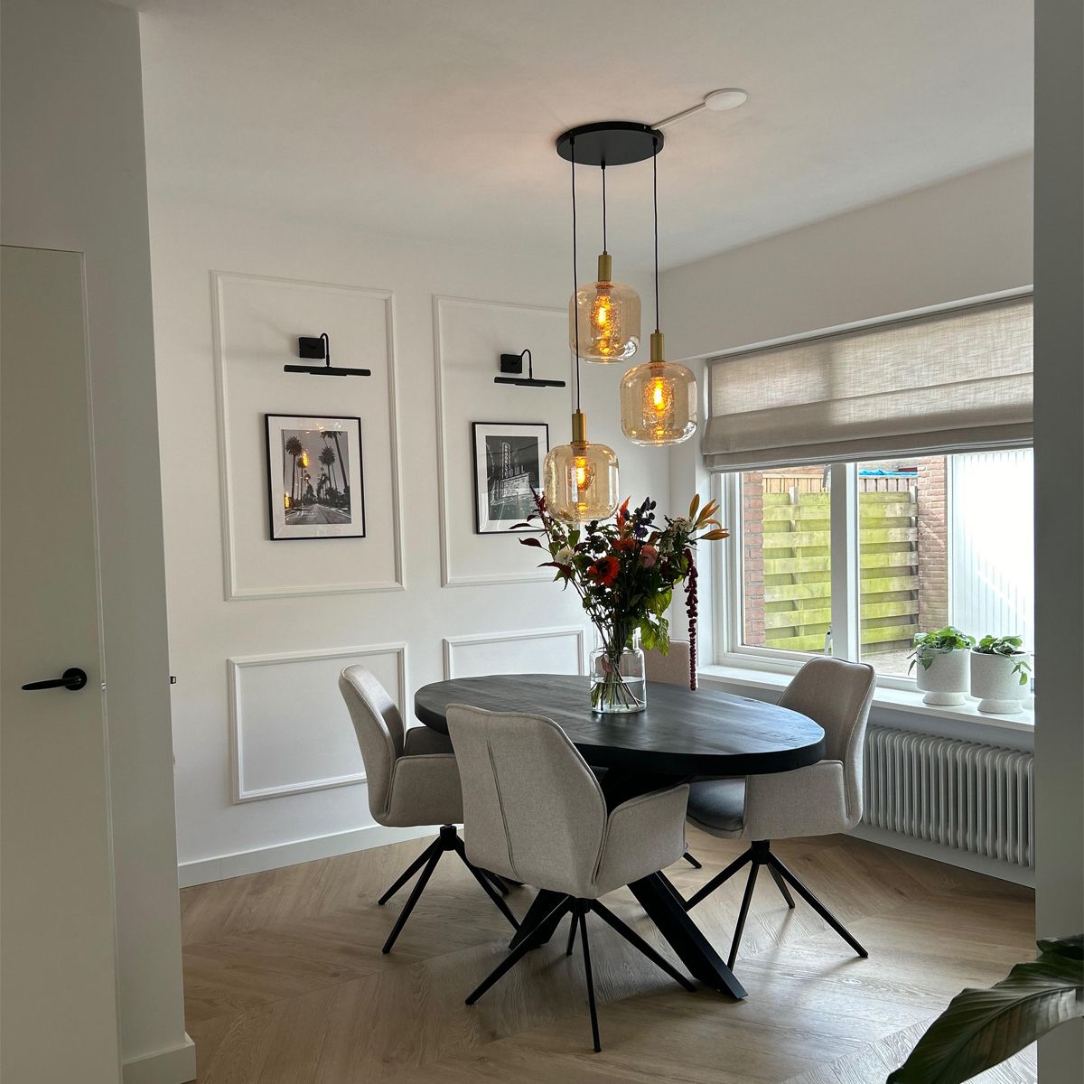 Design hanglamp zwart met messing en amber glas 3-lichts - Zuzanna