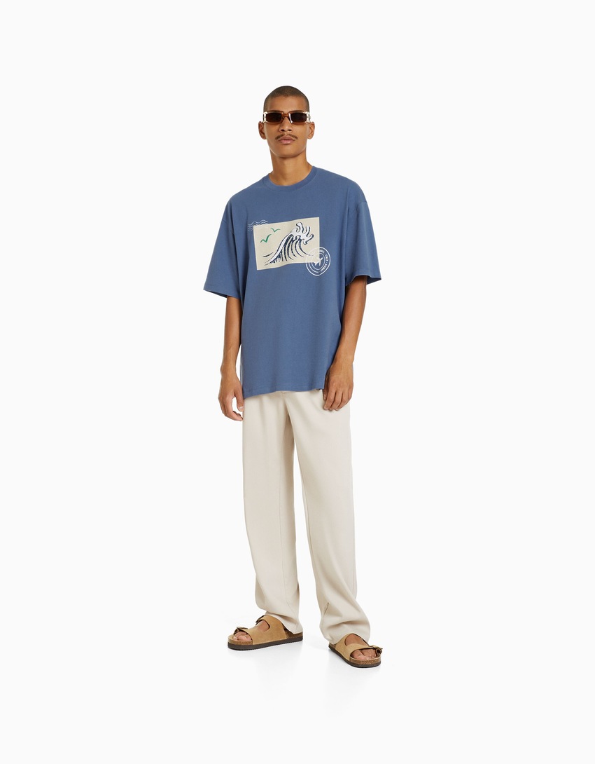 Camiseta de manga curta com estampa e modelagem quadrada