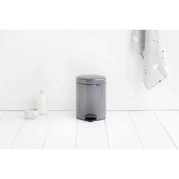Brabantia newIcon pedaalemmer 5 liter met kunststof binnenemmer - Platinum