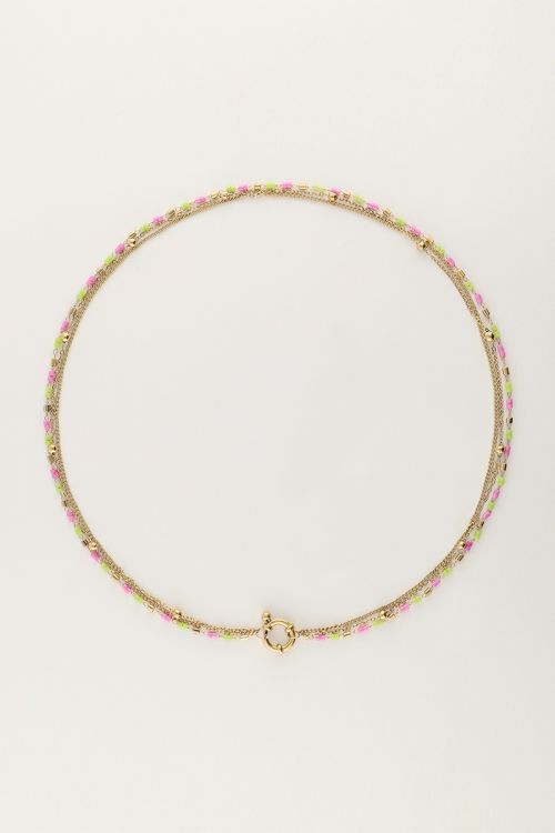 Driedubbele ketting met groen & roze kralen
