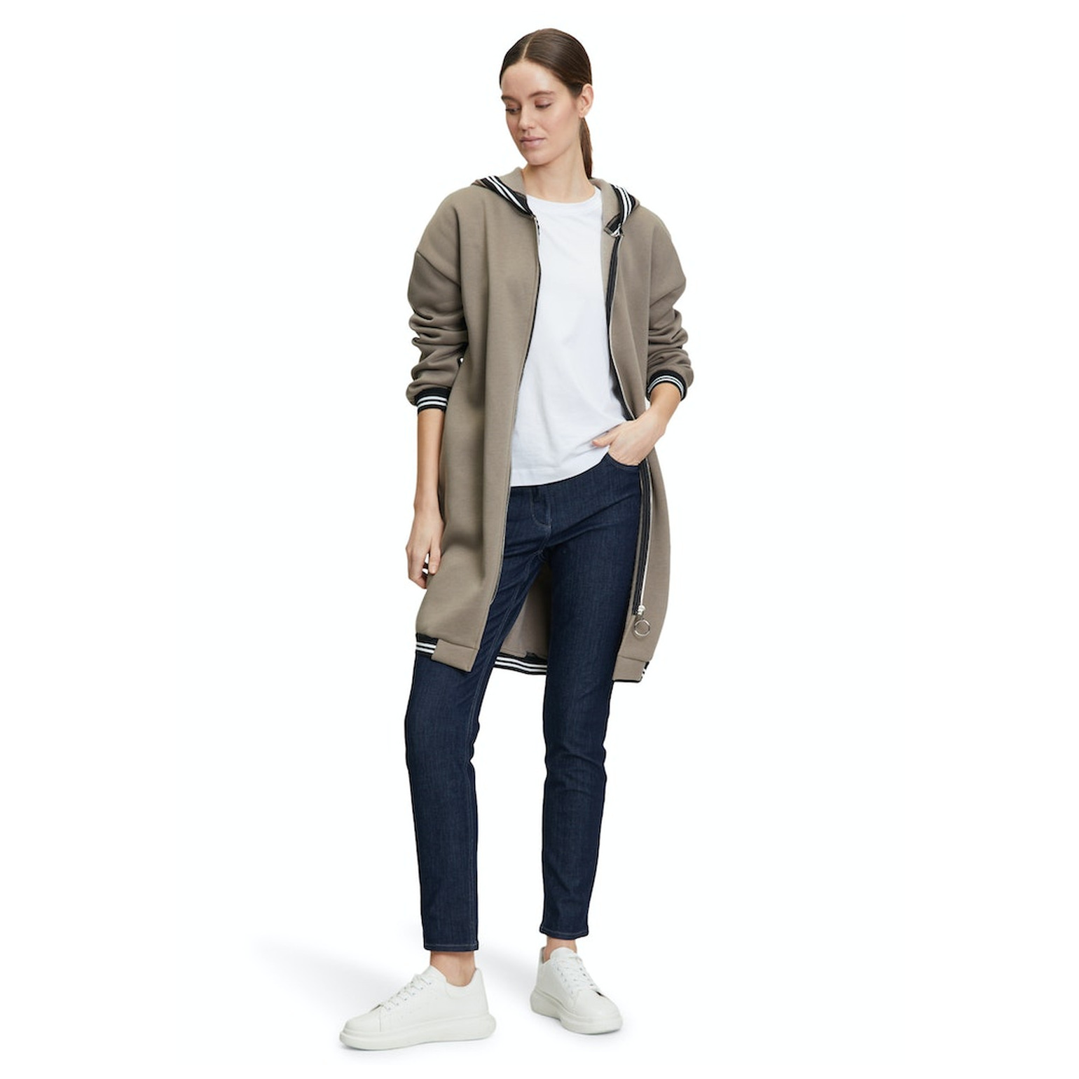 Amber & June Mantel Casual