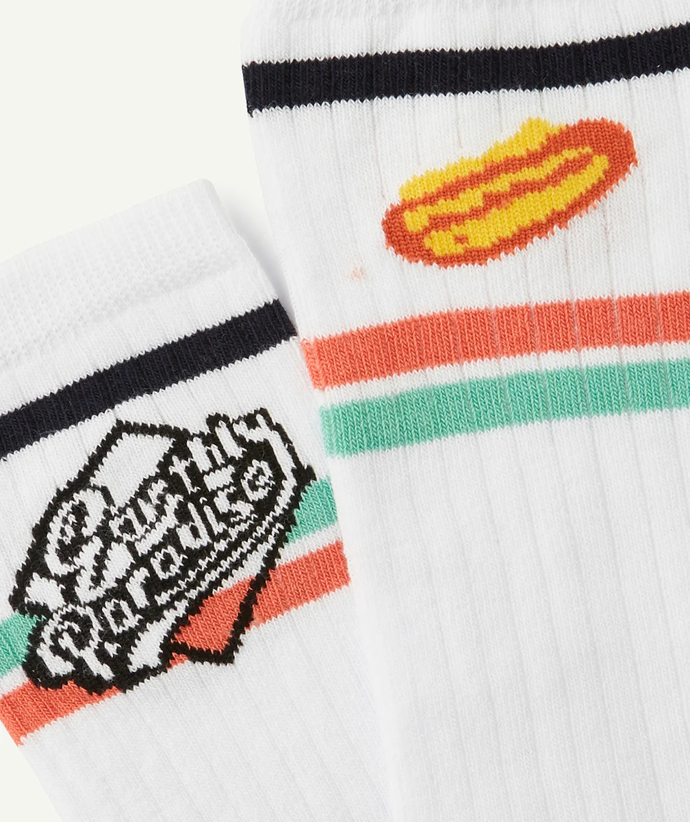 LE LOT DE 2 PAIRES DE CHAUSSETTES BLANCHES AVEC MOTIFS