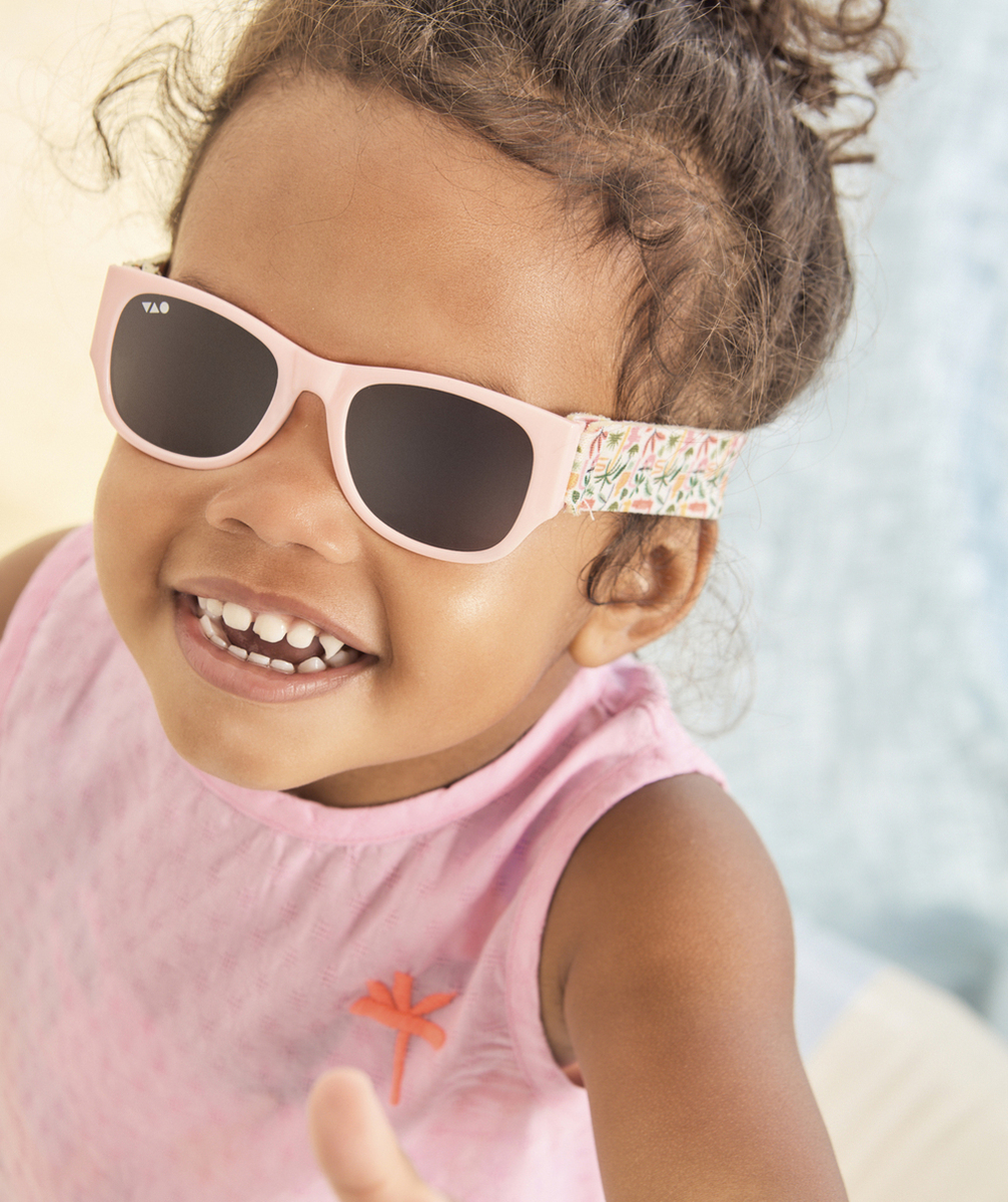 lunettes de soleil bébé fille roses avec attache élastiquée