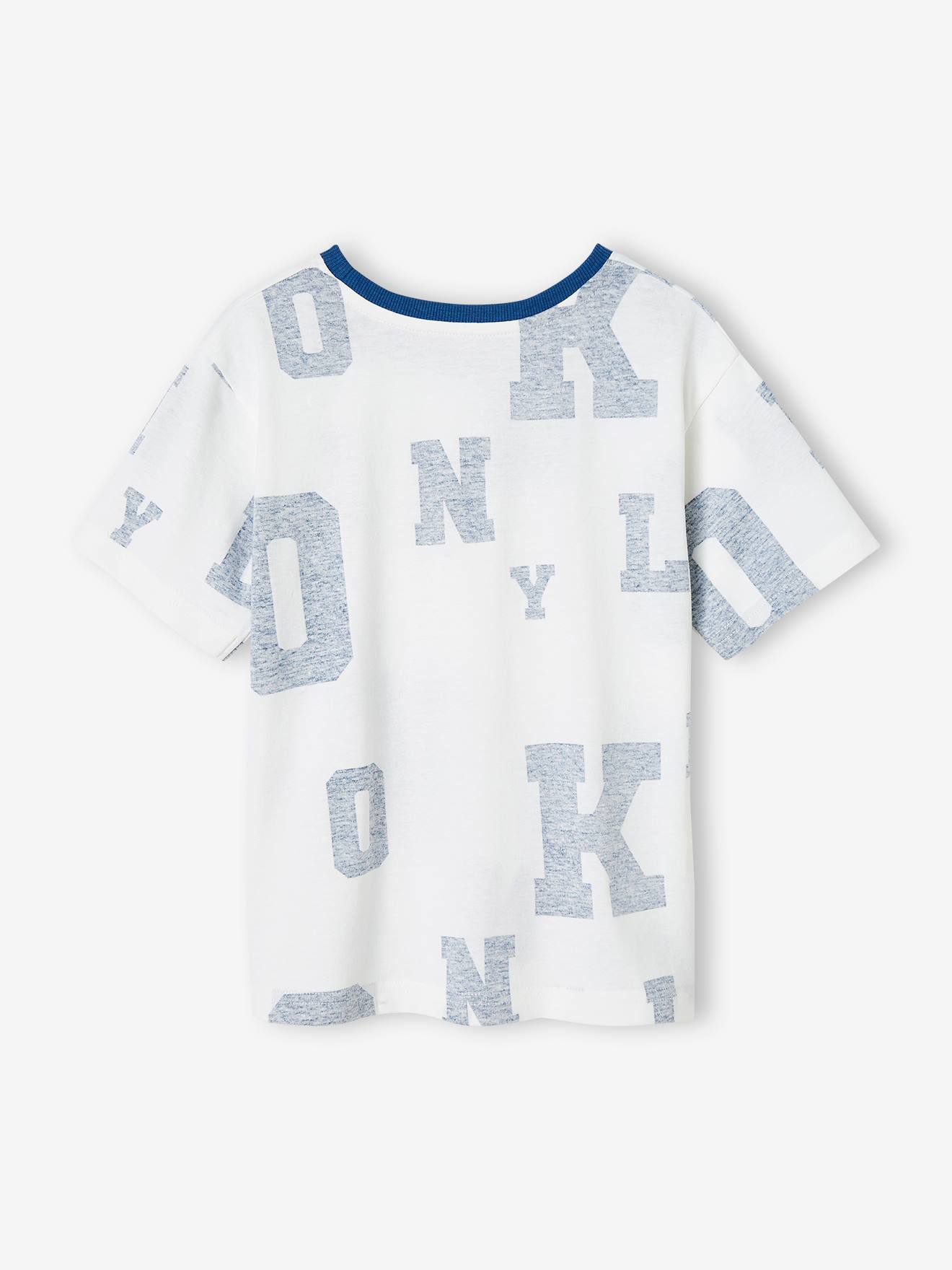 Camiseta esportiva branca com letras grandes para meninos