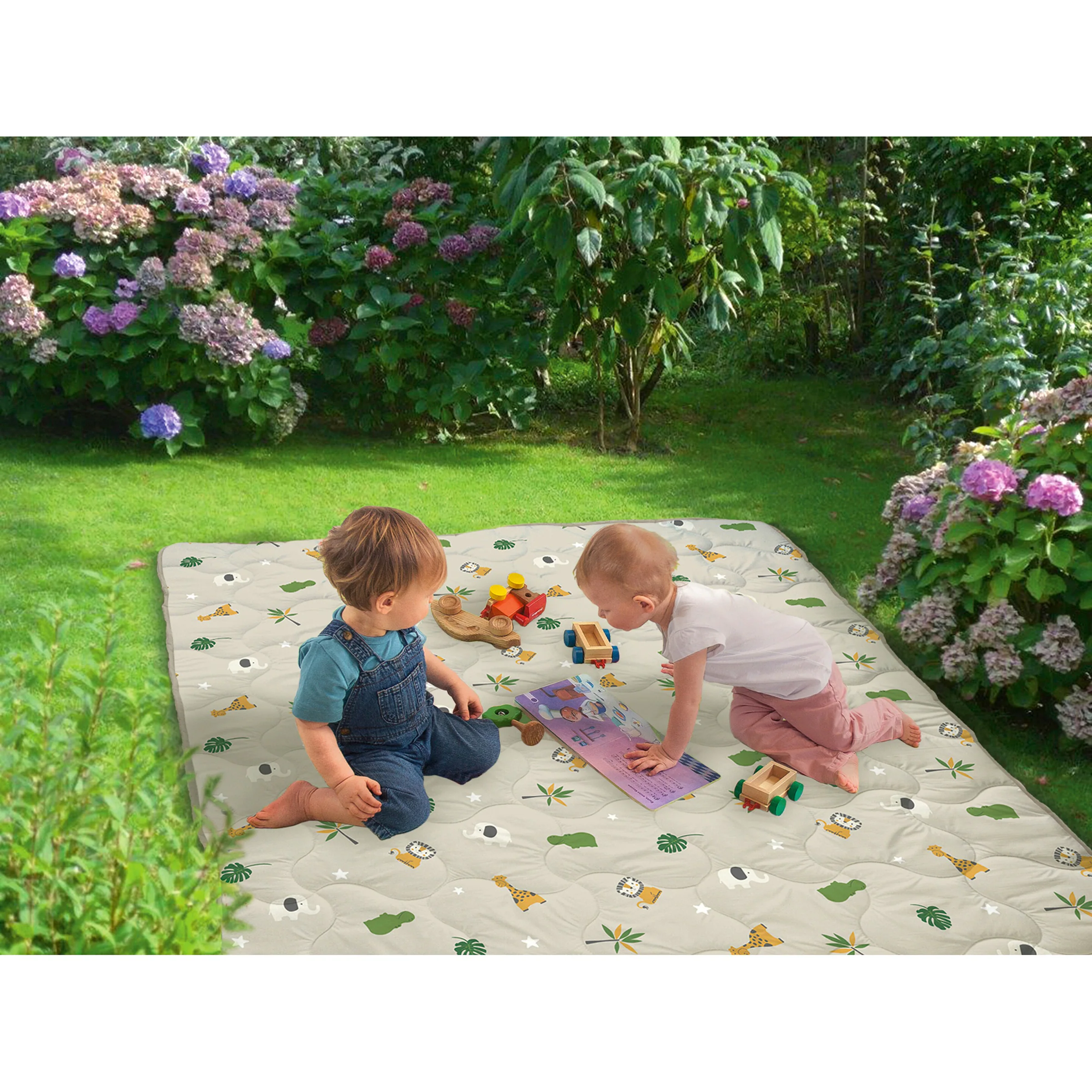 BORNINO HOME Krabbeldecke Jumbo mit wasserfester Unterseite 140x200 cm beige / Safari