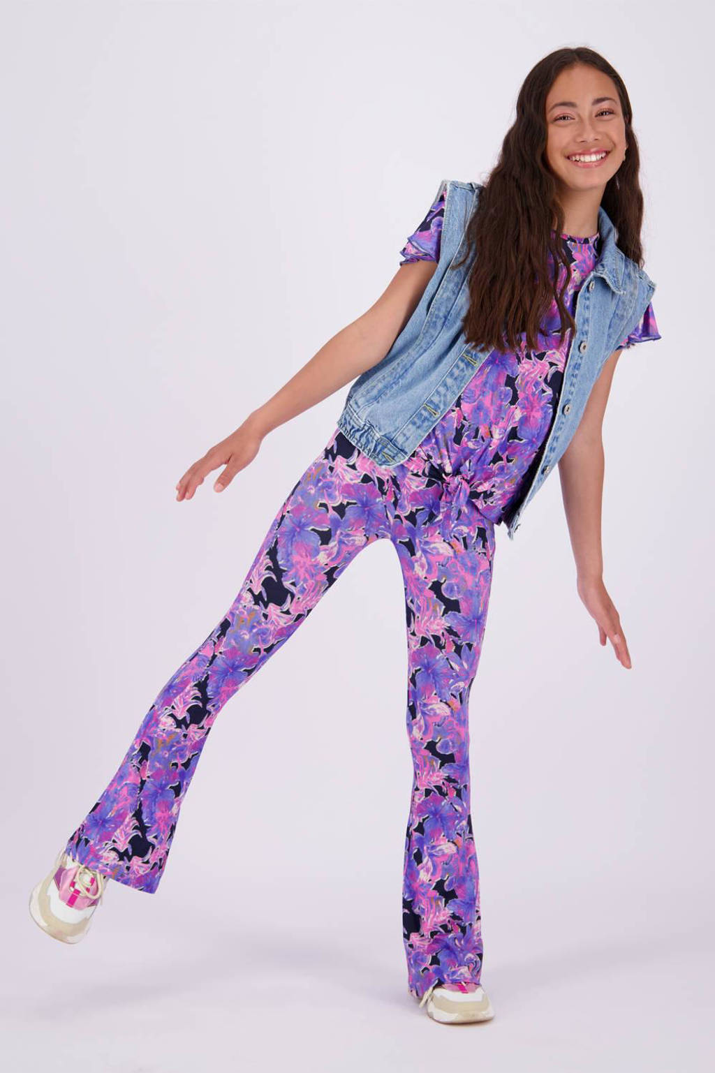 Vingino flared broek Safien met all over print paars/roze/zwart