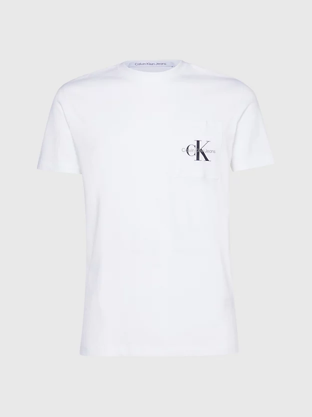 Camiseta com monograma e bolso fino.