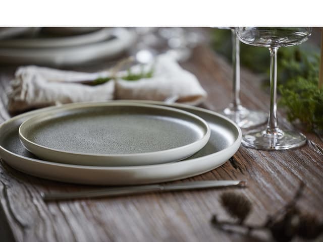 Studio Round Frokosttallerken Matte white/Matte moss