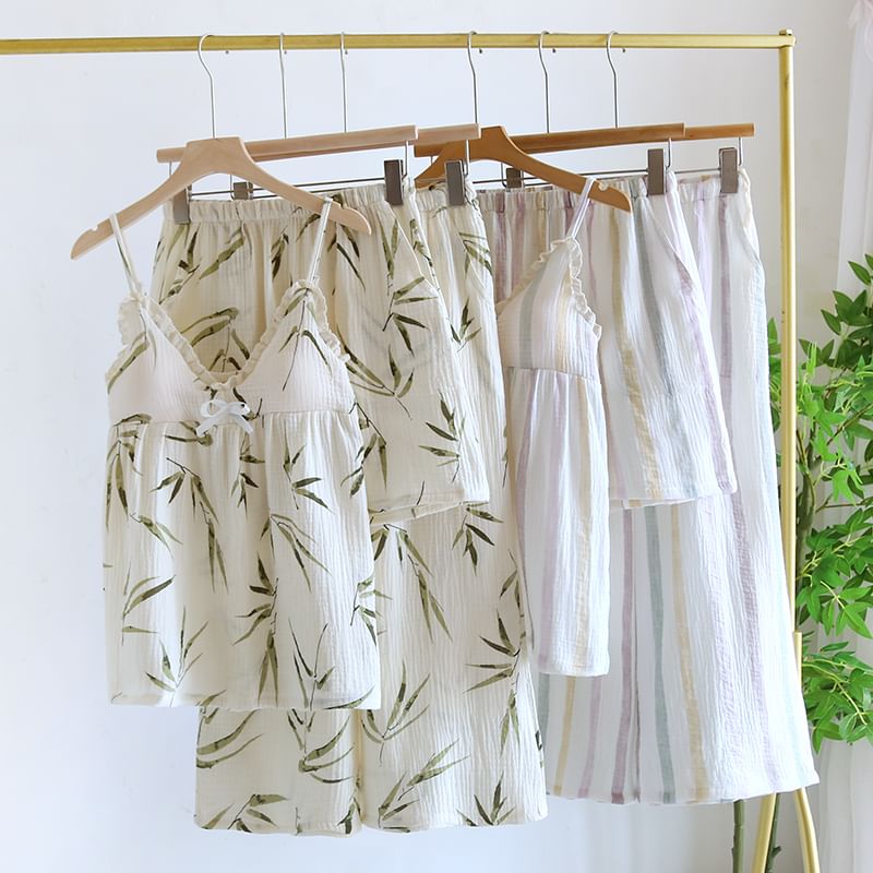 MelMount - Pyjamaset: V-hals top met bladprint en strik, gewatteerd camisole + elastische tailleband met rechte pijpen + shorts