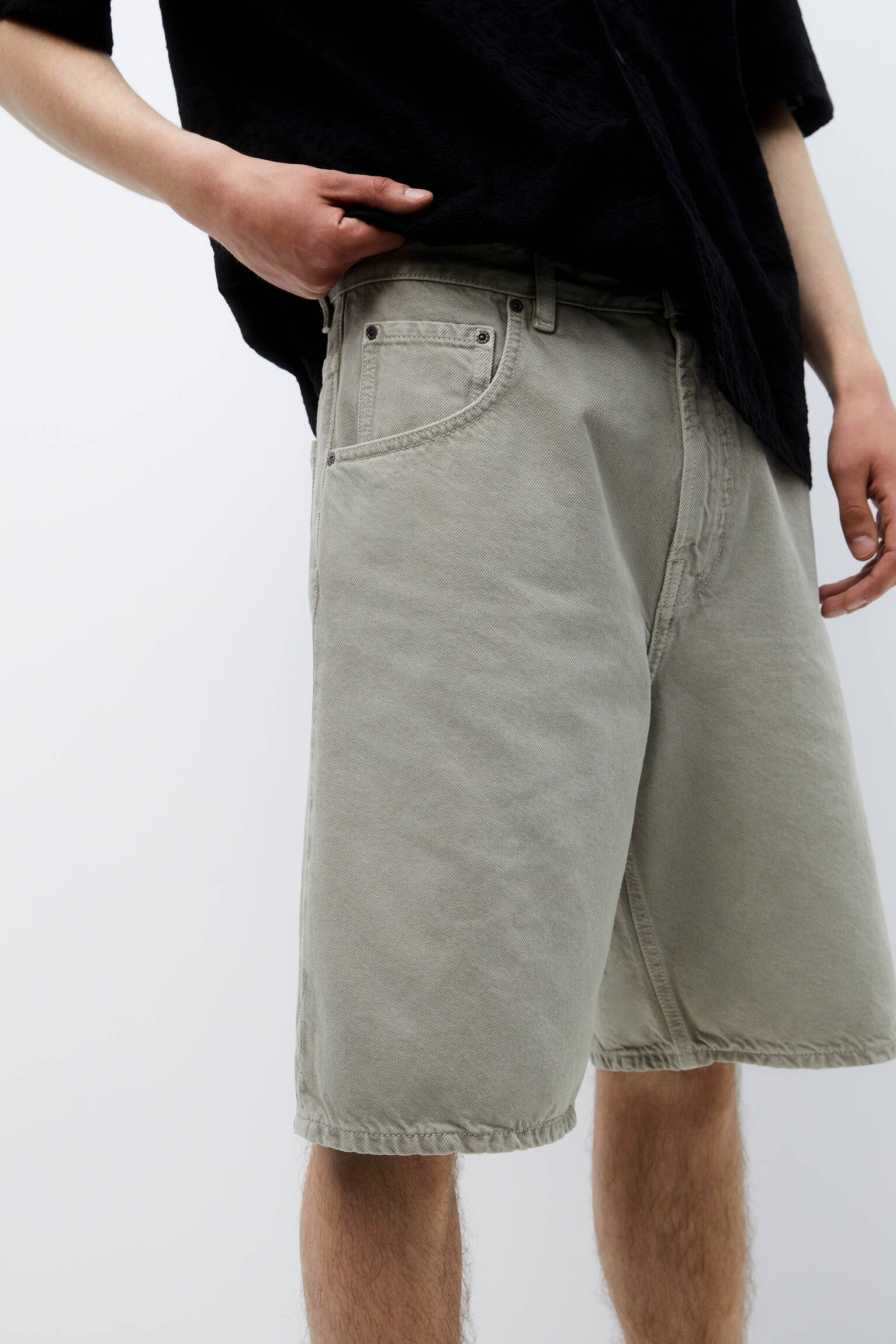 Bermuda jeans folgada cáqui - Cáqui