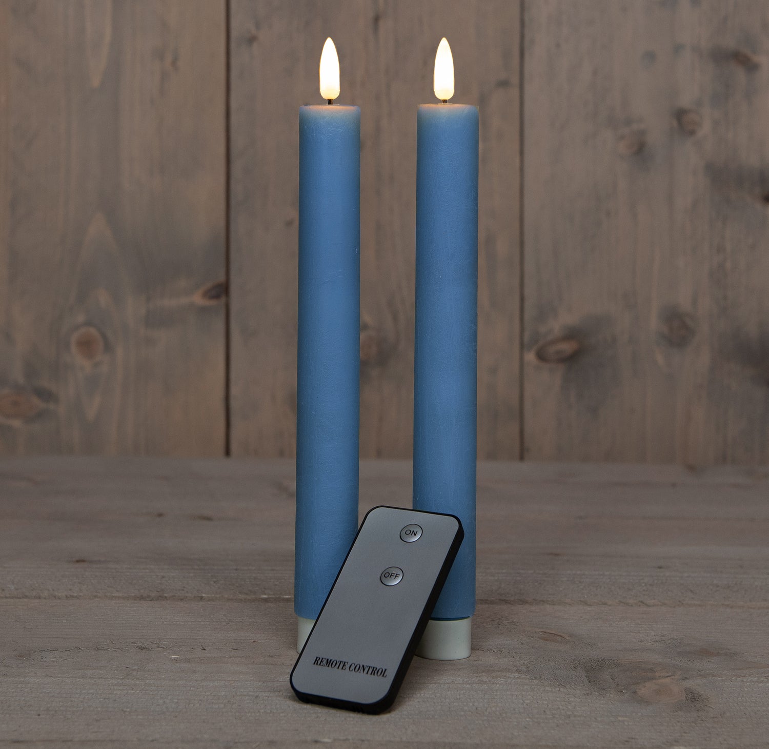 Anna's Collection LED kaars Rustiek blauw met afstandsbediening D 2,5 H 23 cm 2 stuks