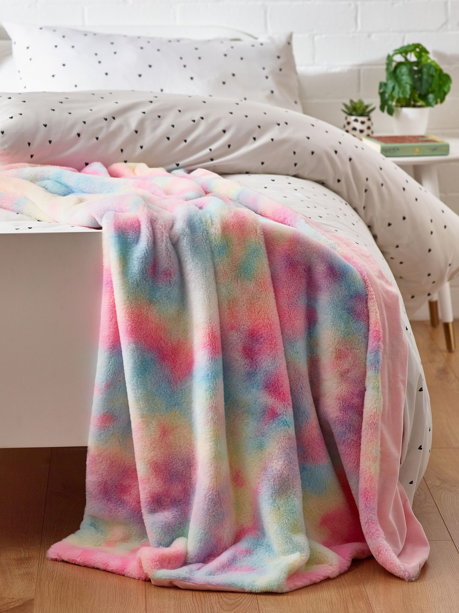 Sprei van imitatiebont met regenboog en ombré-effect