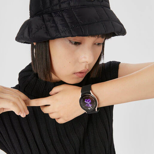 Relógio inteligente Samsung Galaxy Watch 5 X TOUS em alumínio rosa com pulseira de silicone rosa.