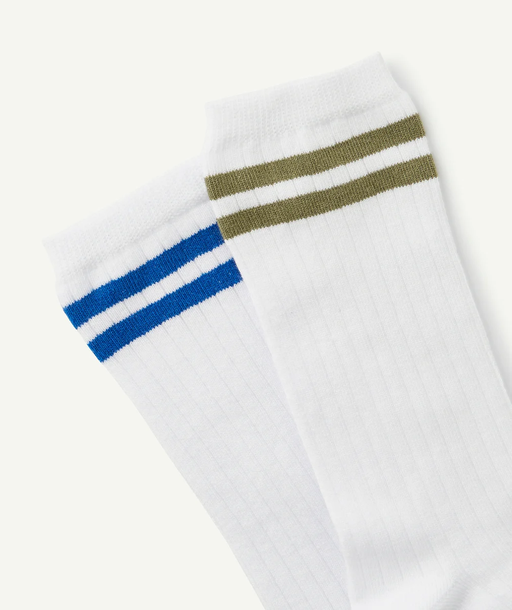 LE LOT DE 2 PAIRES DE CHAUSSETTES BLANCHES AVEC BANDES COLORÉES