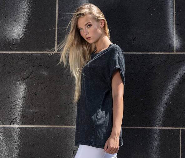 BUILD YOUR BRAND BY053 - T-shirt femme délavé