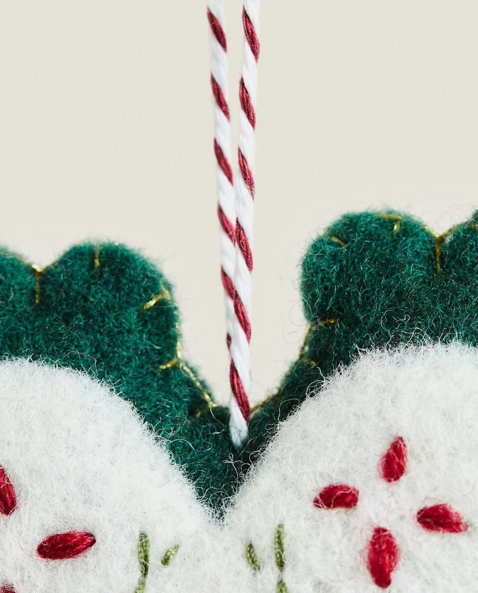 DECORAÇÃO DE NATAL EM FORMATO DE CORAÇÃO DE FELTRO