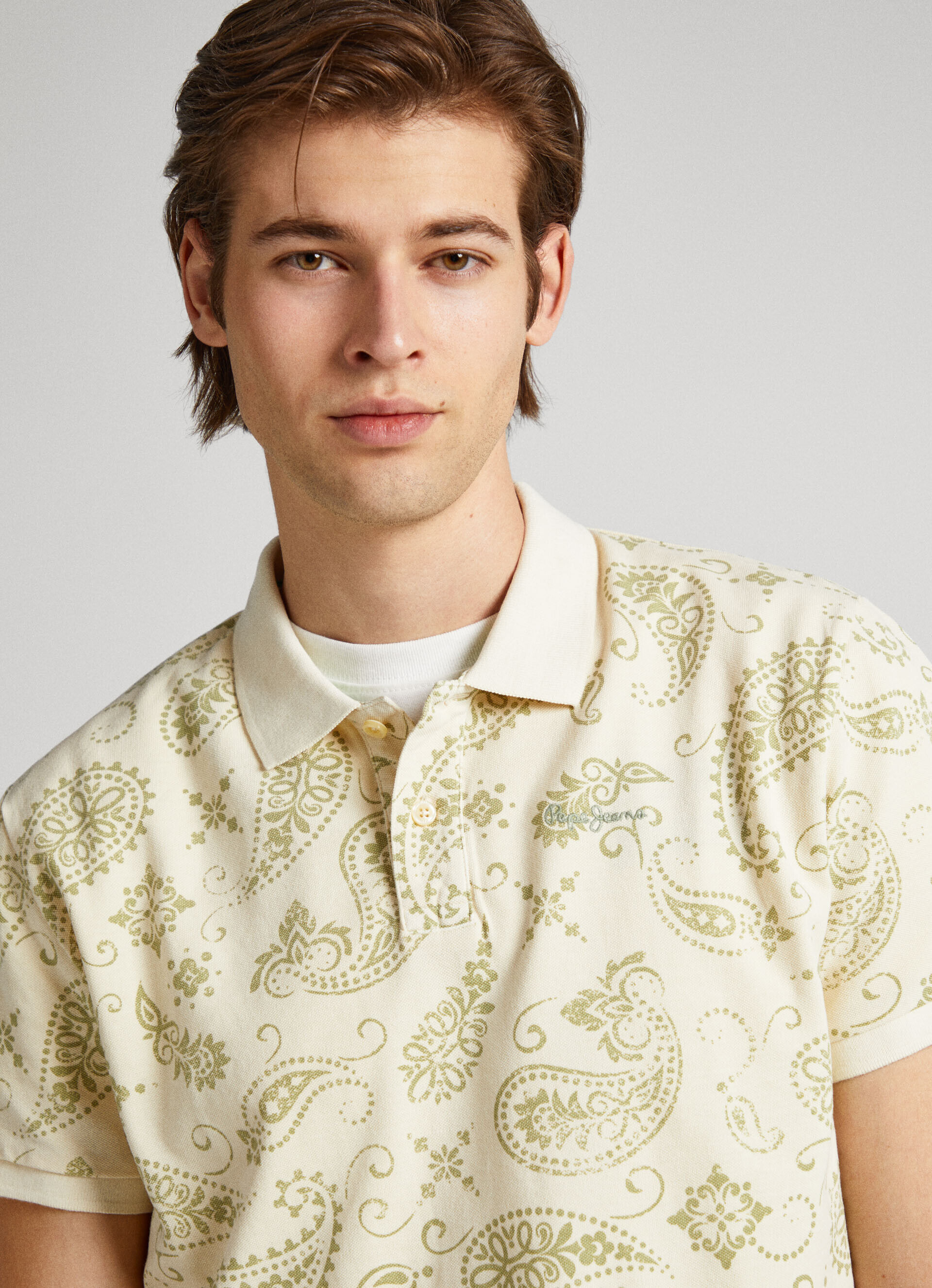 Camisa polo piqué com estampa paisley - branco marfim