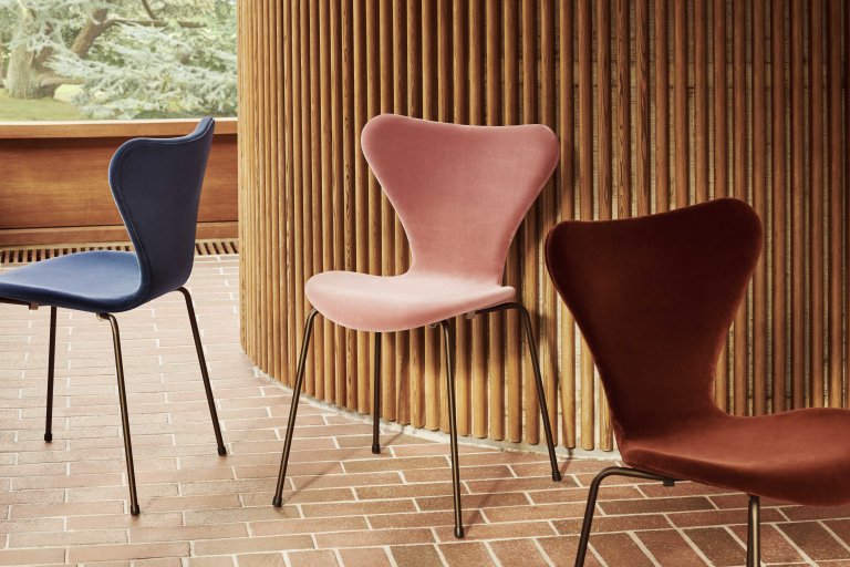 Fritz Hansen Vlinderstoel Series 7 stoel velvet Dark Plum