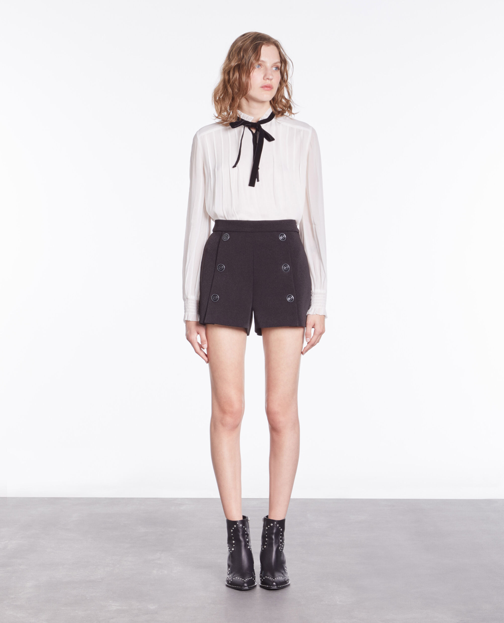 Short noir en crêpe