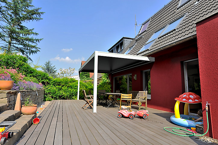 Pergola bioclimatique adossée motorisée aluminium Oviedo blanc 6 x 3 m