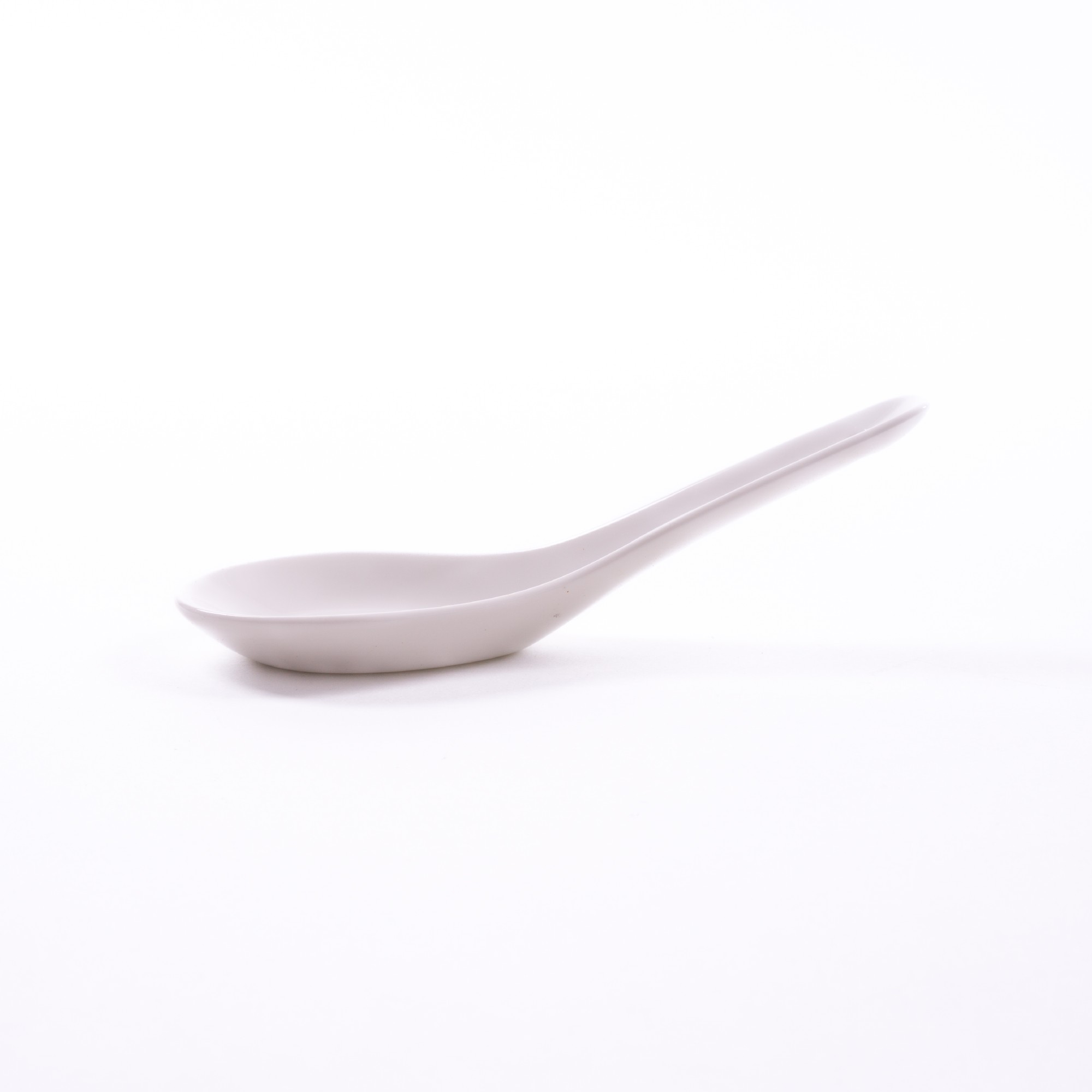 Chinesischer Löffel aus Keramik, weiß, L 11 cm, B 4 cm zu 2,00