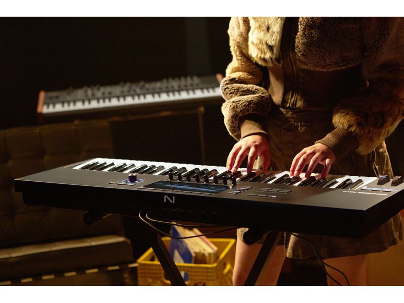 Native Instruments Keyboard Controller Kontrol S61 – MK3 Bahnbrechender Keyboard-Controller mit Zugriff auf die beste Sound-Library der Welt