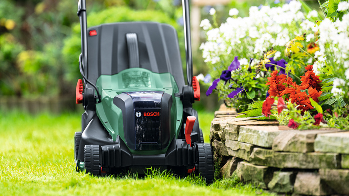 Bosch UniversalRotak 2x18V-37-550 plæneklipper