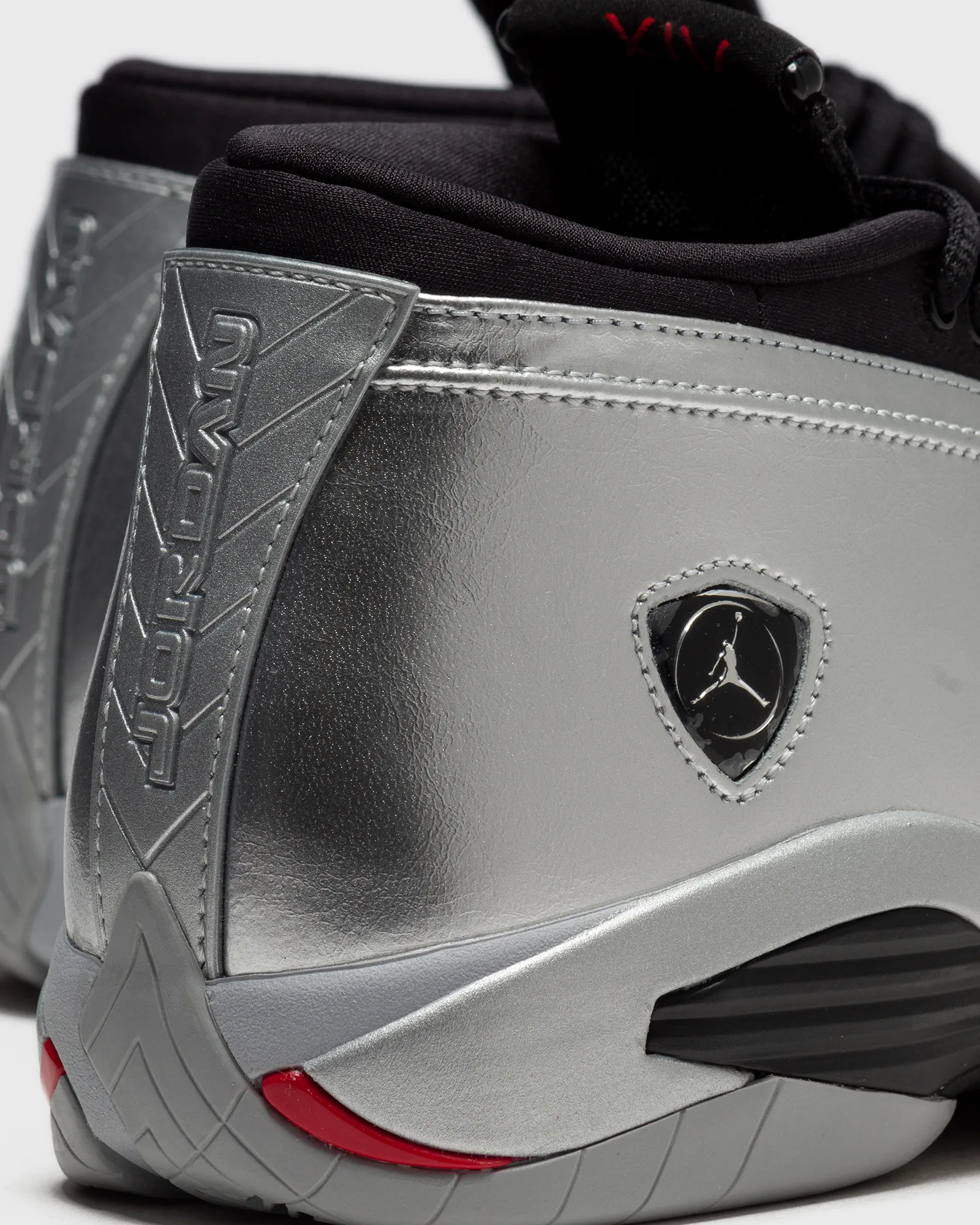 Jordan WMNS Air Jordan 14 Retro Low 'Prata Metálica'