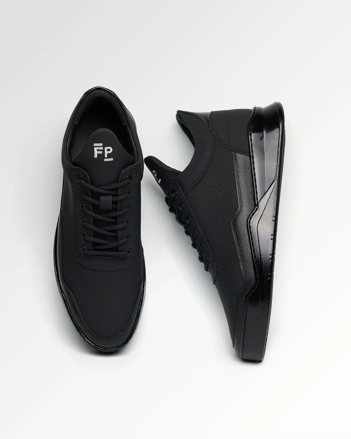 Low Top Ghost Tech Black