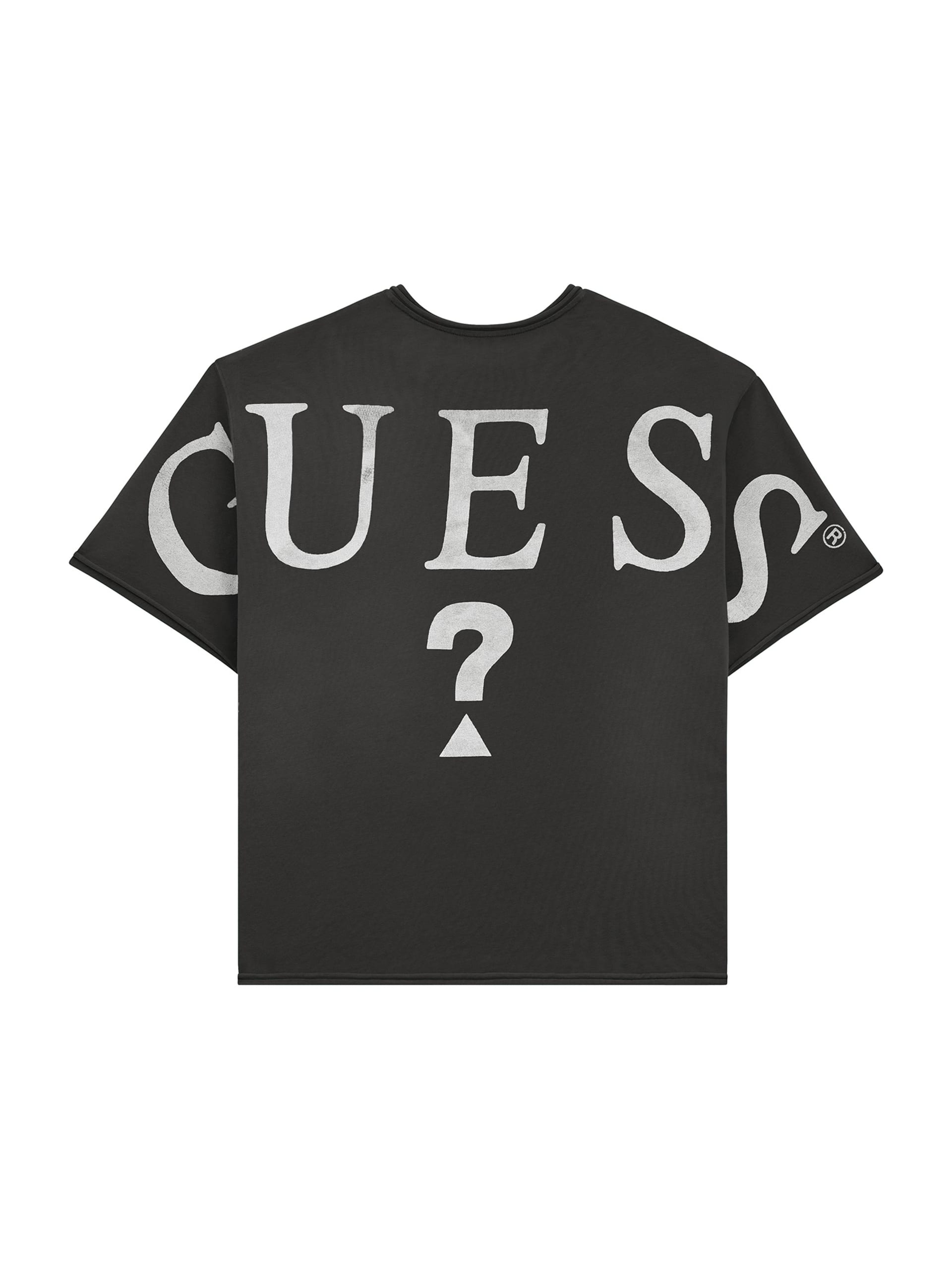 camiseta com logo grande