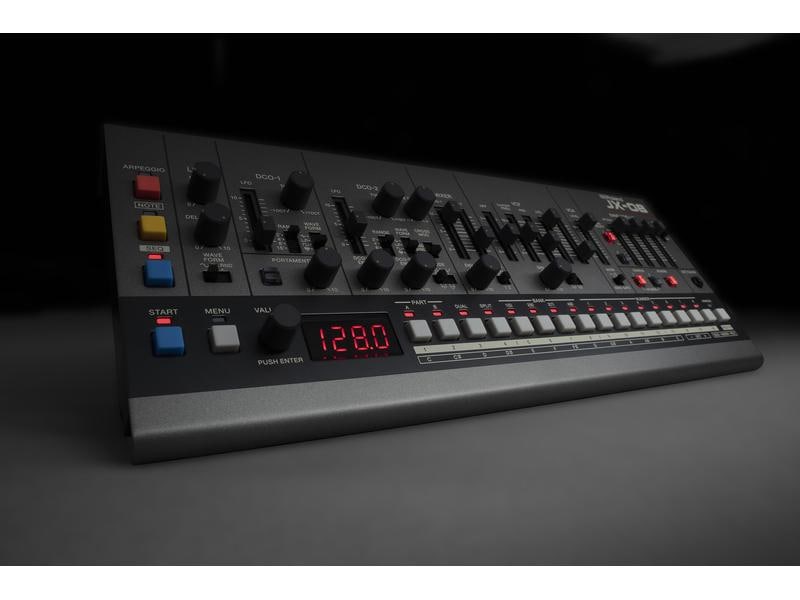 Roland Synthesizer JX-08 Authentischer JX-8P Sound mit originalem Spiel- und Klangerzeugungsverhalten
