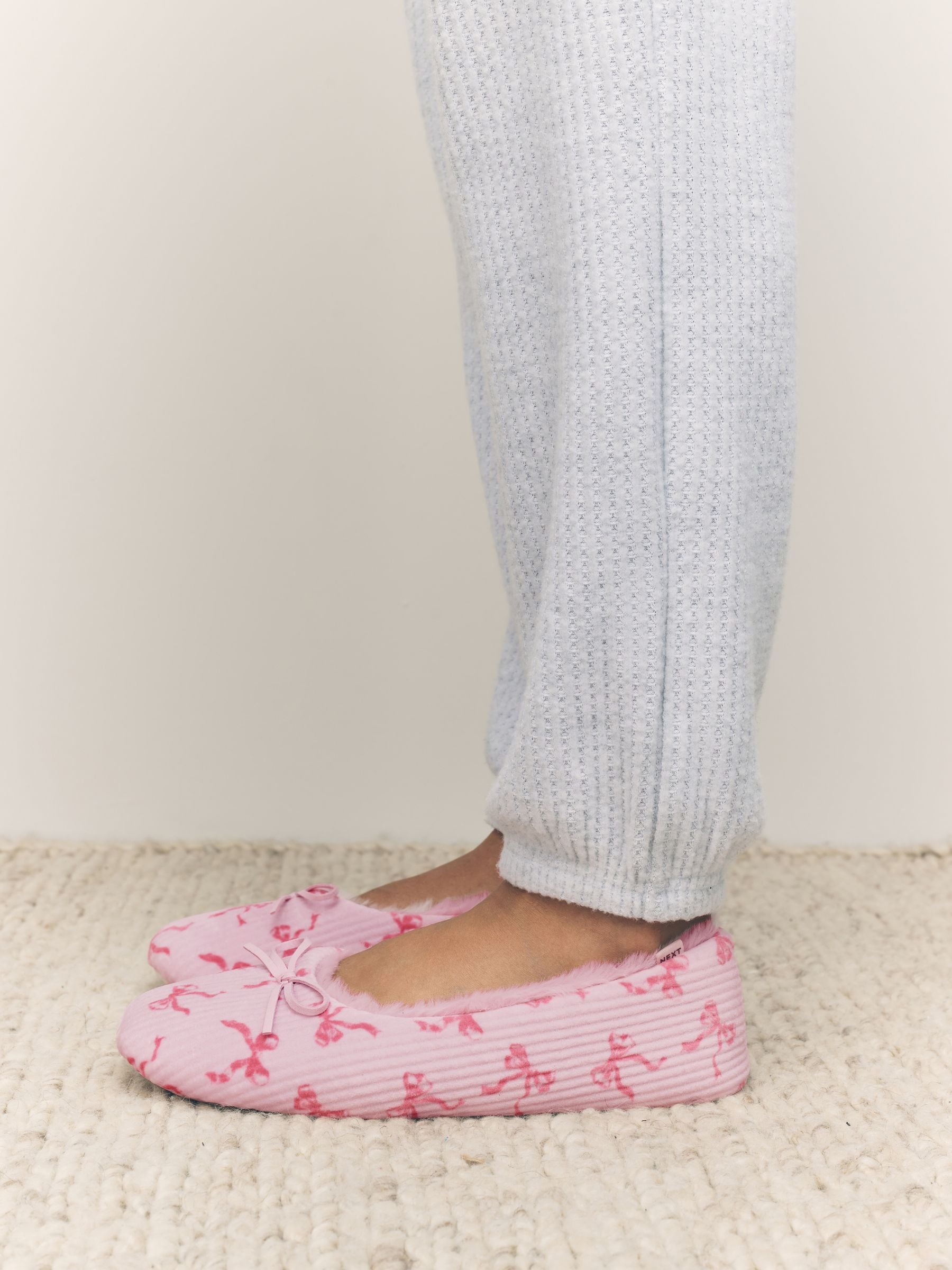 Roze met strik - Ballerinapantoffels van ribfluweel