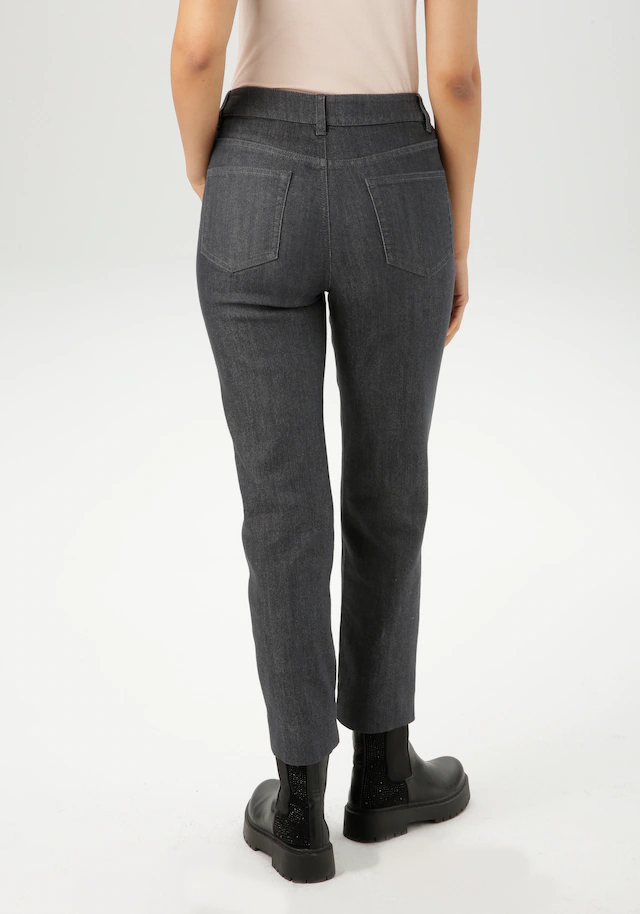 Aniston SELECTED Straight-Jeans , in Straight-Form und mit moderner Waschung - NEUE KOLLEKTION