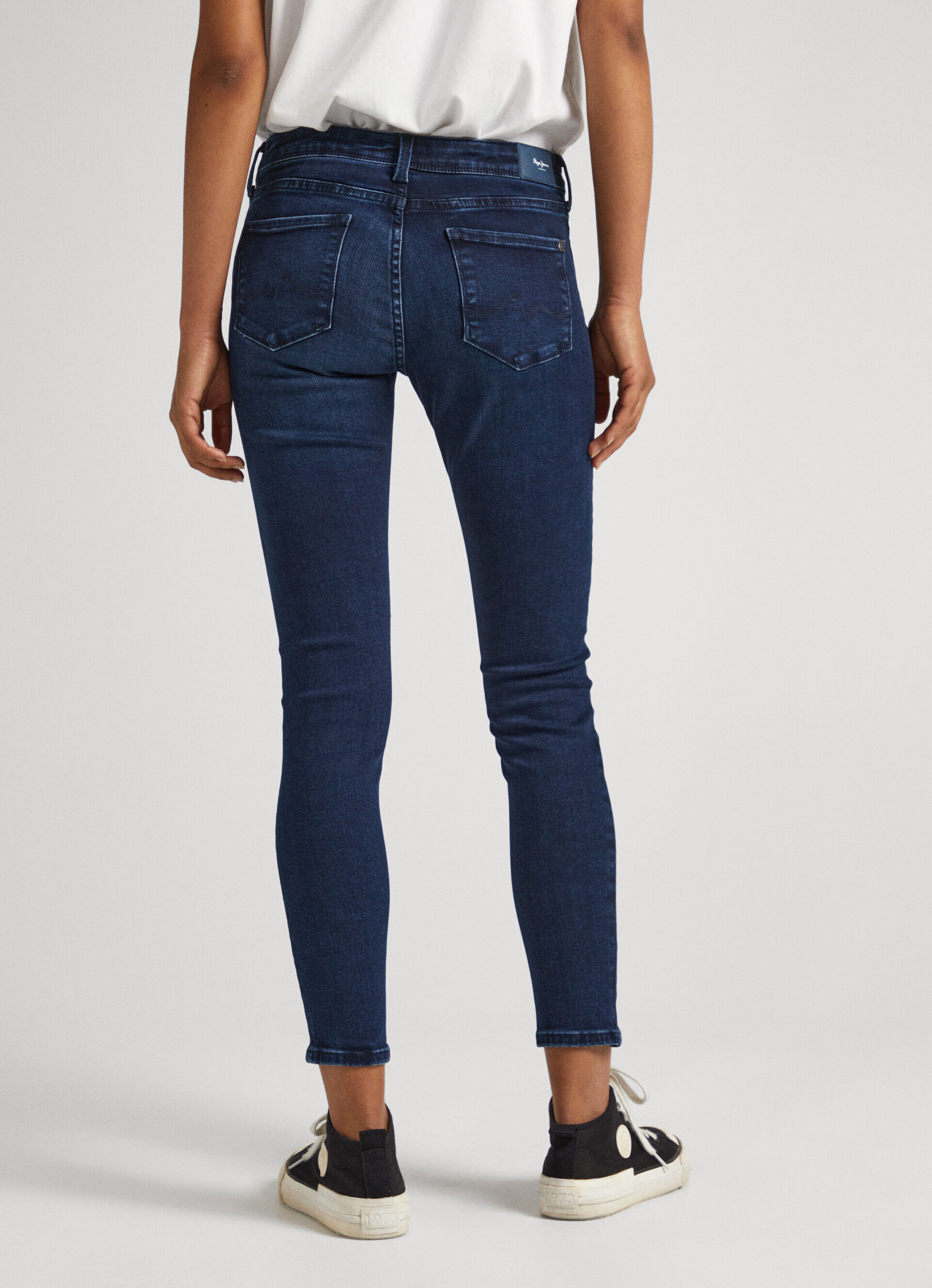 CALÇA JEANS LOLA FIT SKINNY TIRO TAMANHO MÉDIO - jeans