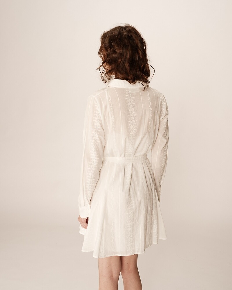 GRACE & MILA<br>Vestido curto bordado com mangas compridas PRALINÉ
