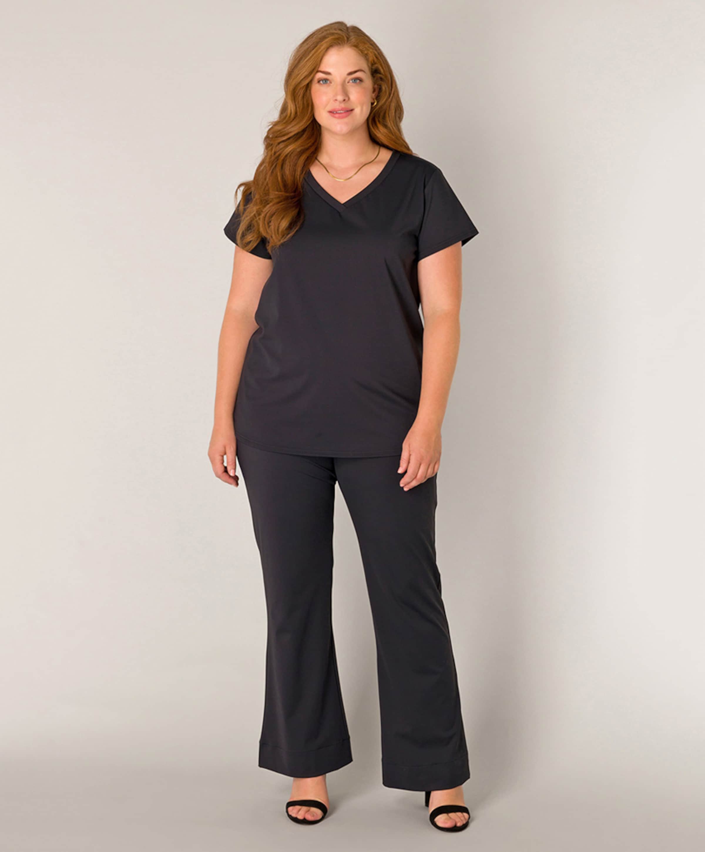 Base Level Curvy Dames T-shirt zwart