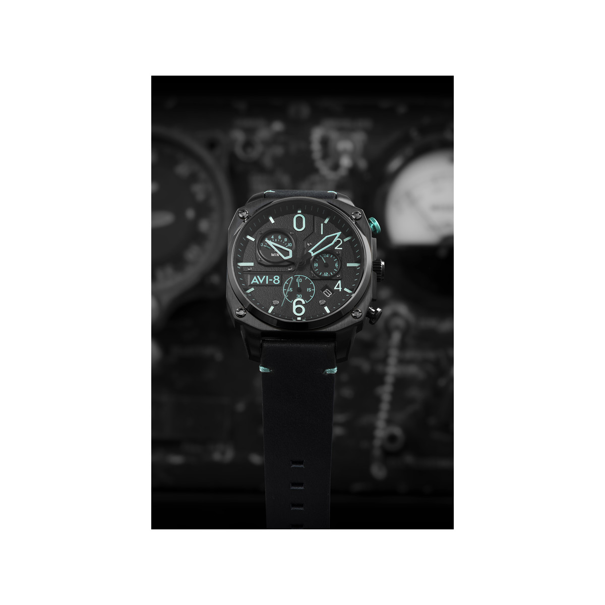 Montre AVI-8 homme chronographe acier noir cuir