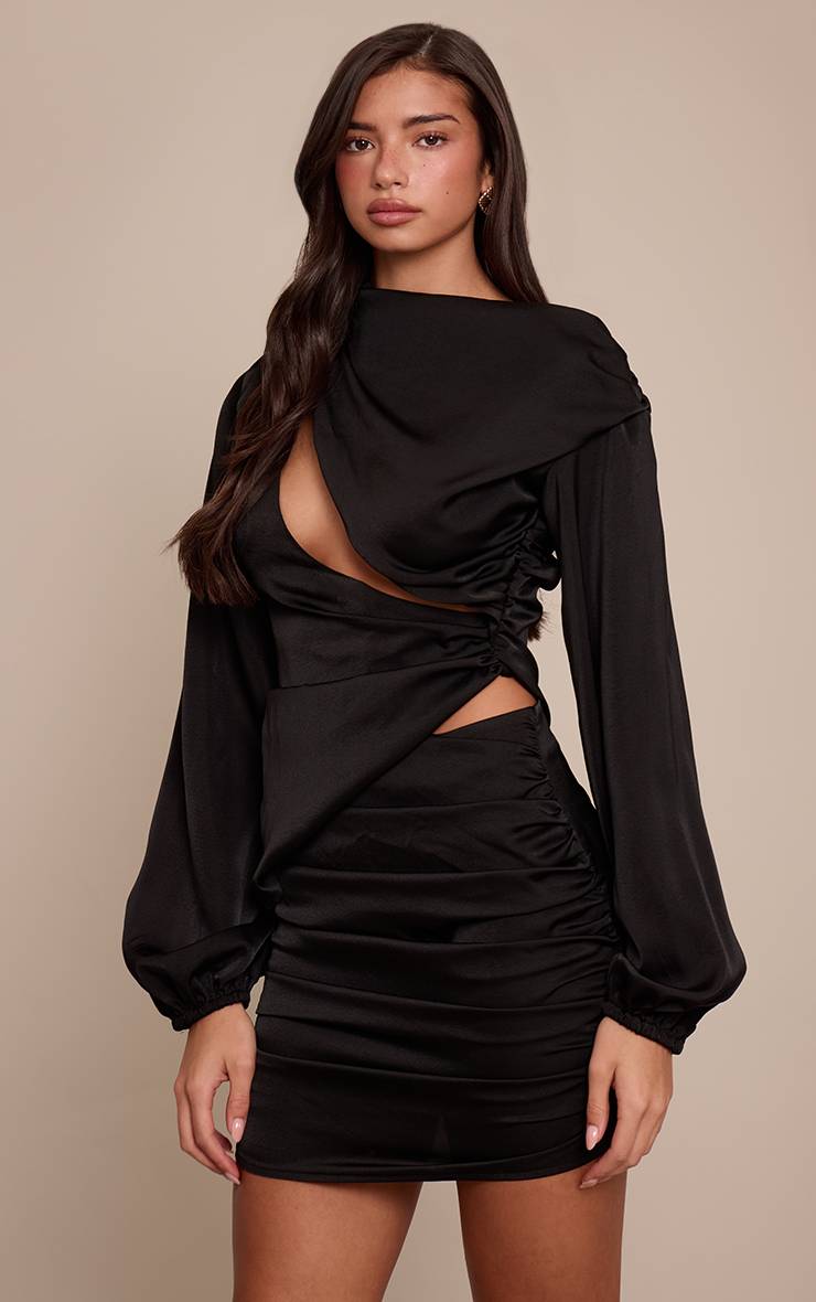 Noir Robe Courte Droite En Satin À Manches Longues Avec Découpes