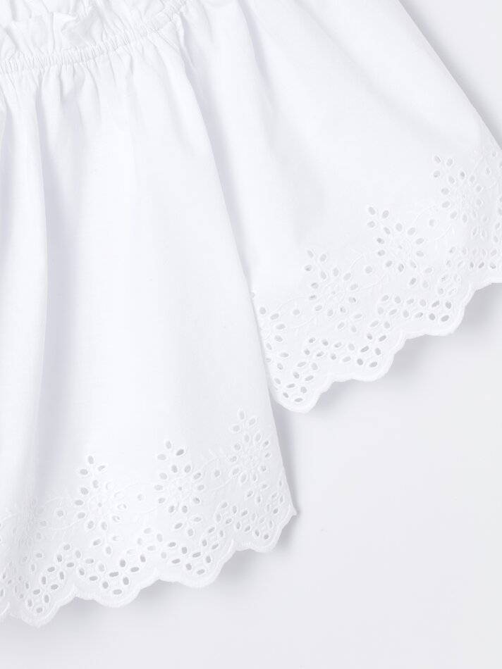Blusa de manga curta com bordado suíço - Branca