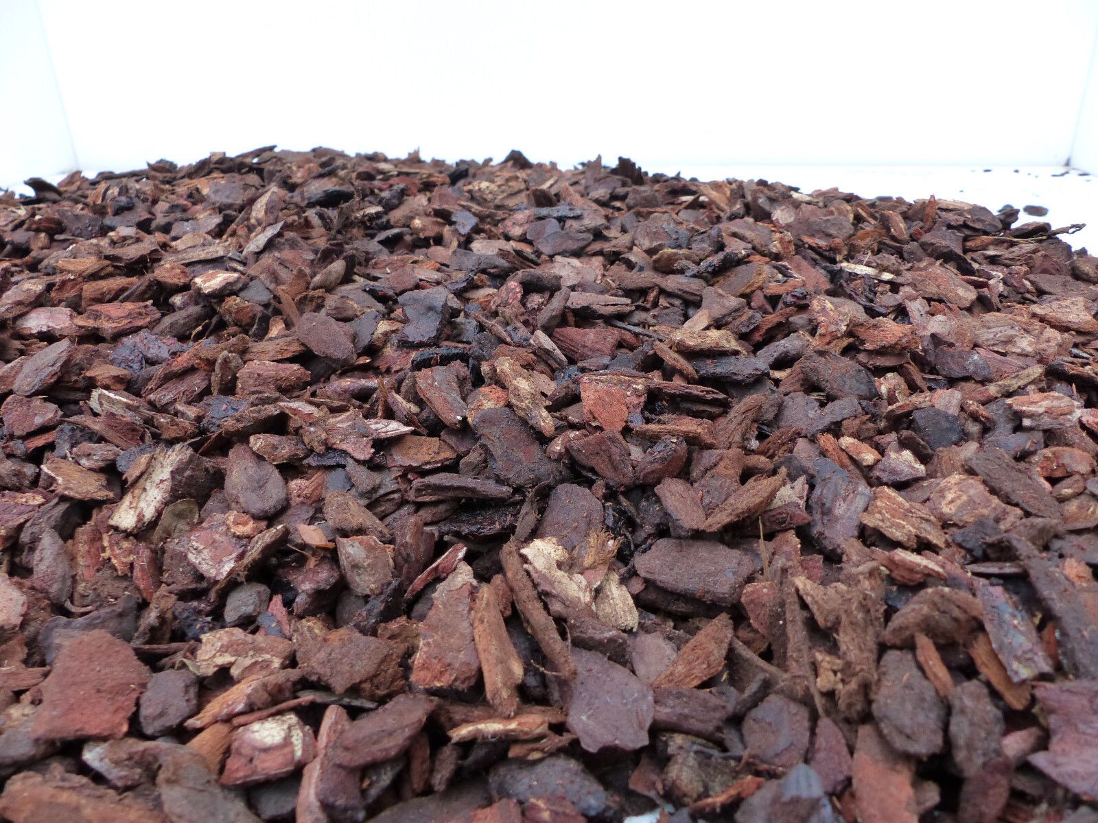 70 Liter Premium Pinienrinde Bodengrund 2-8-mm