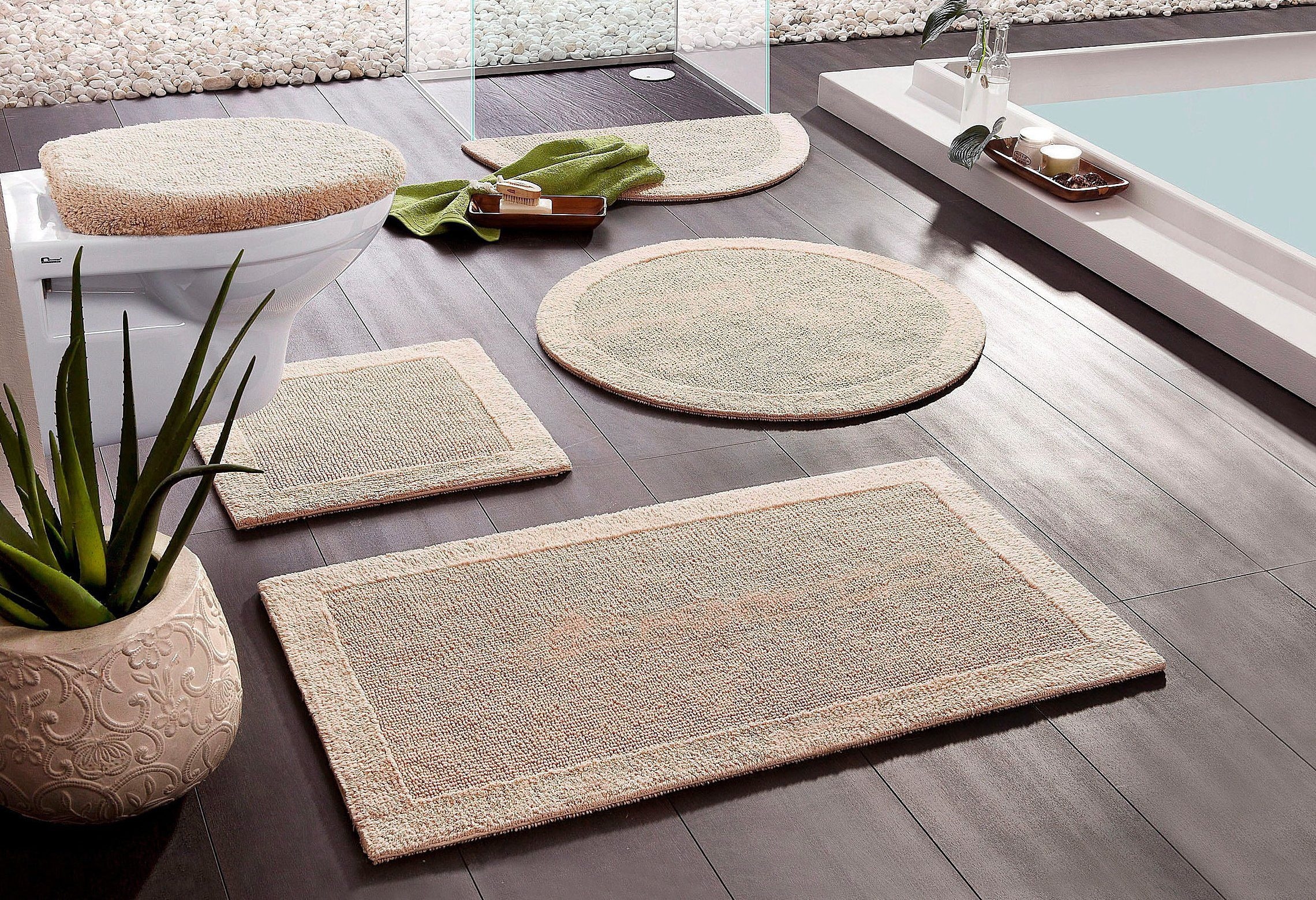 my home Badematte »Kapra, Badvorleger, Badezimmer Teppich« Höhe 14 mm beidseitig nutzbar | fussbodenheizungsgeeignet | strapazierfähig mit Bordüre, Badteppich, Badematte, Baumwolle