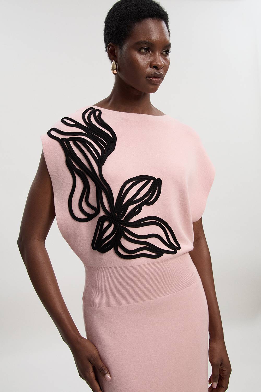 KarenMillen Robe Crayon Mi-Longue Tricotée avec Broderie Cornelli Appliquée