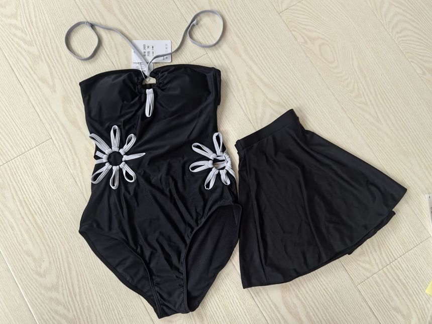 Sabbia - Set: Halter-hals badpak met bloemenuitsnijding + bedekkende rok