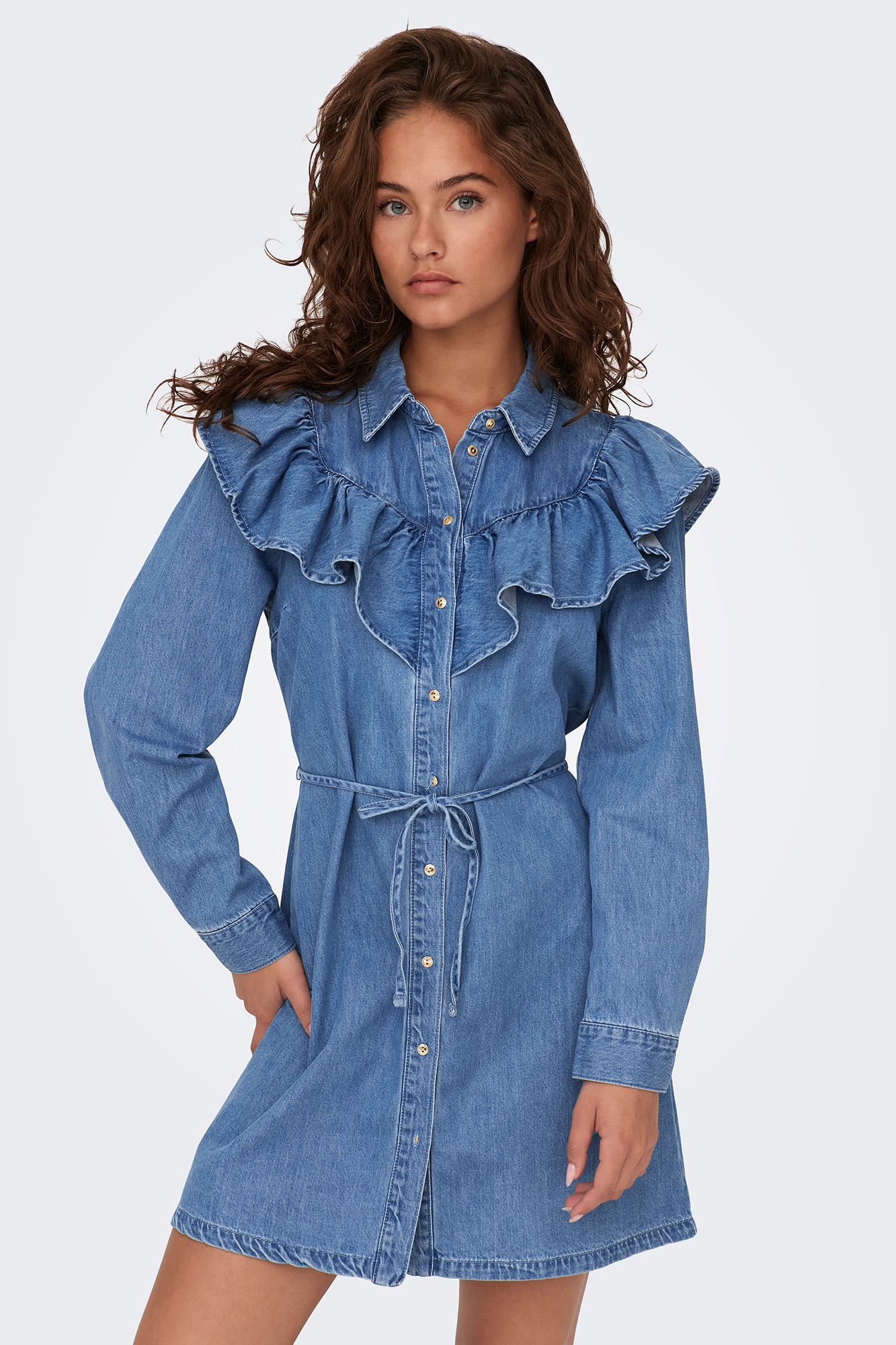 Vestido jeans com detalhe de babado