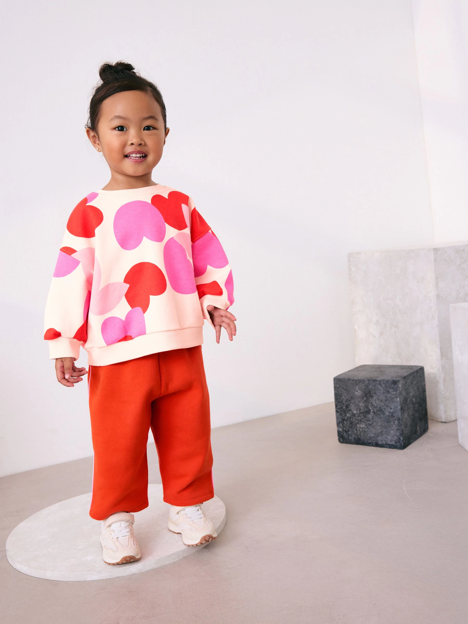 Roze/rood met hart - Set van sweatshirt en joggingbroek met rechte wijde pijpen (3mnd -7jr)
