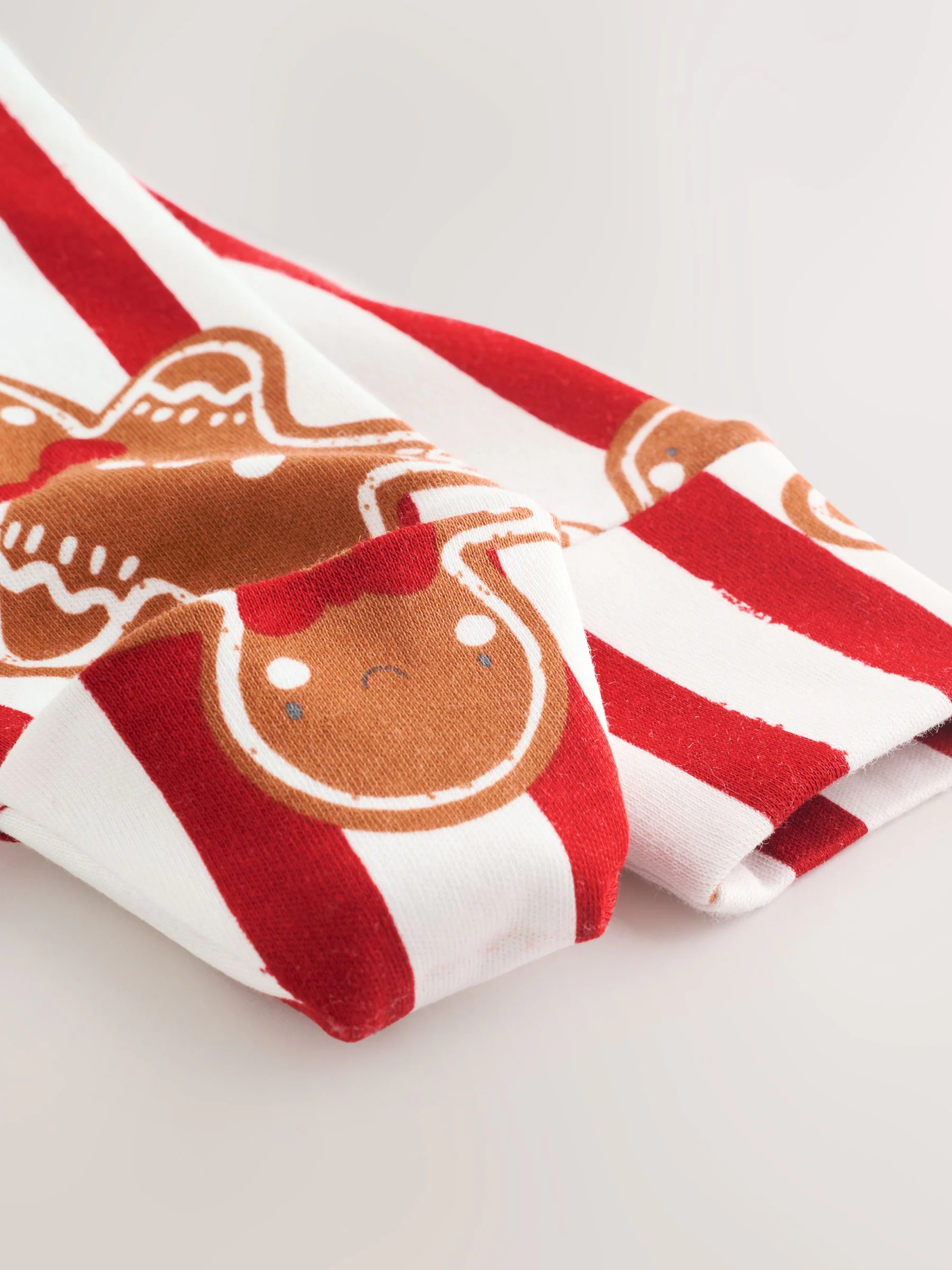 Rood met peperkoekprint - Matching Family - Kerstbabypyjama (0mnd -3jr)